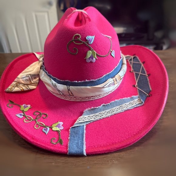 Denim and lace lid - Picture 2 of 2